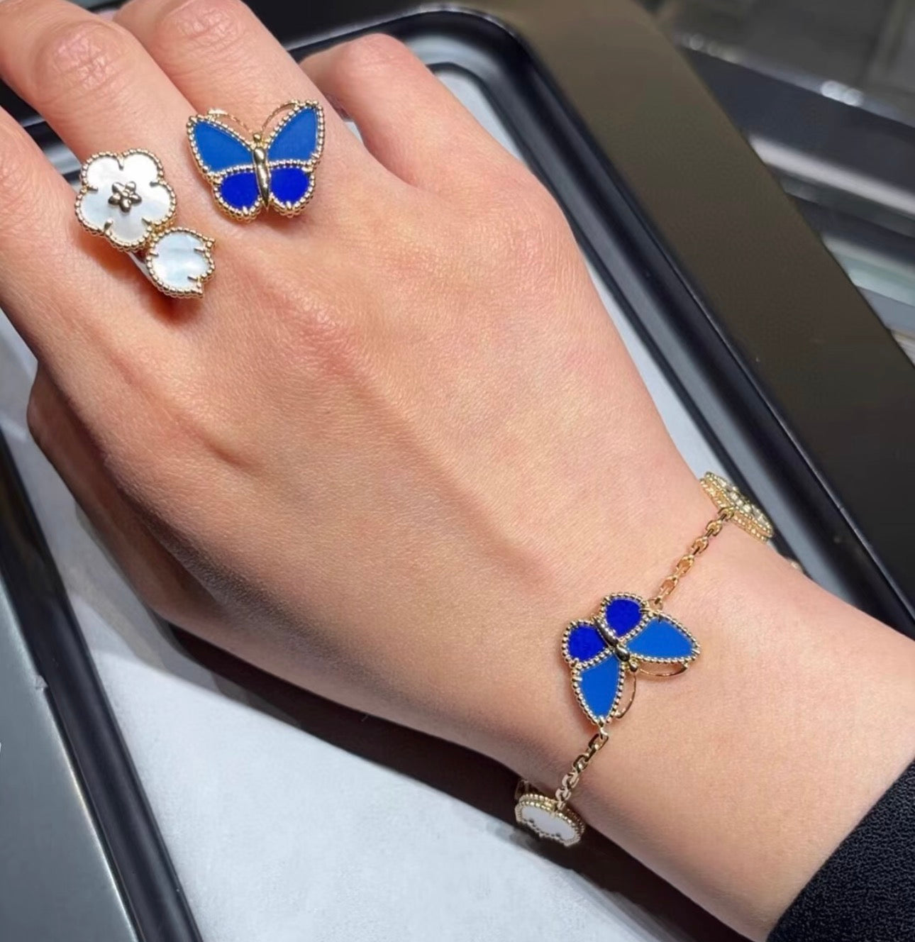 [Regalia jewelry]LUCKY SPRING BUTTERFLY 5 MOTIF BRACELET